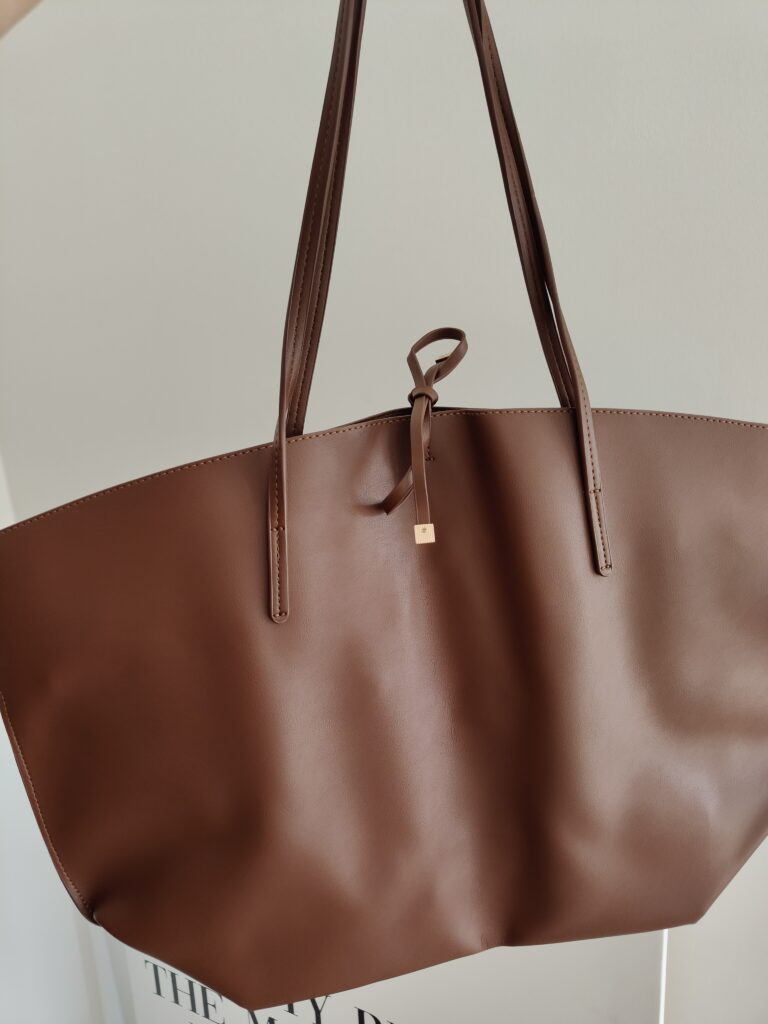 Borsa capiente colore marrone